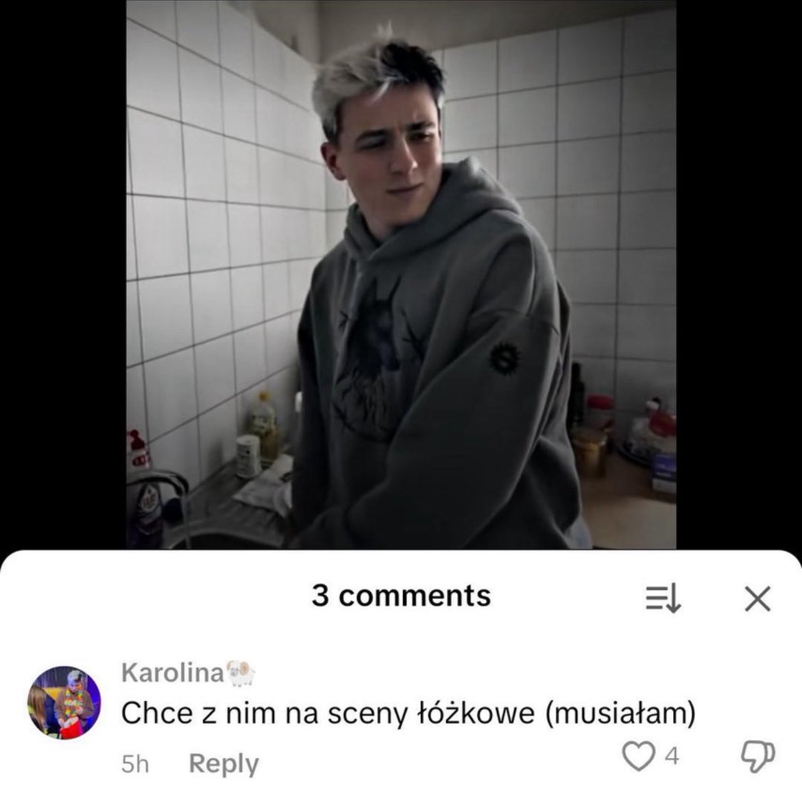 for_patryqq's tweet photo. nie przechodzmy obok takich zachowan obojetnie i nie normalizujmy, to co ona pisze jest chore, podkreslam ze ma 13 lat, gdyby tego bylo malo, karolina pisala duzo wiecej ohydnych wiadomosci o swoim IDOLU, mowiac ze nie ma w tym nic zlego i kazdy moze sie "zakochac" #mortalcio https://t.co/EzPtldyy74