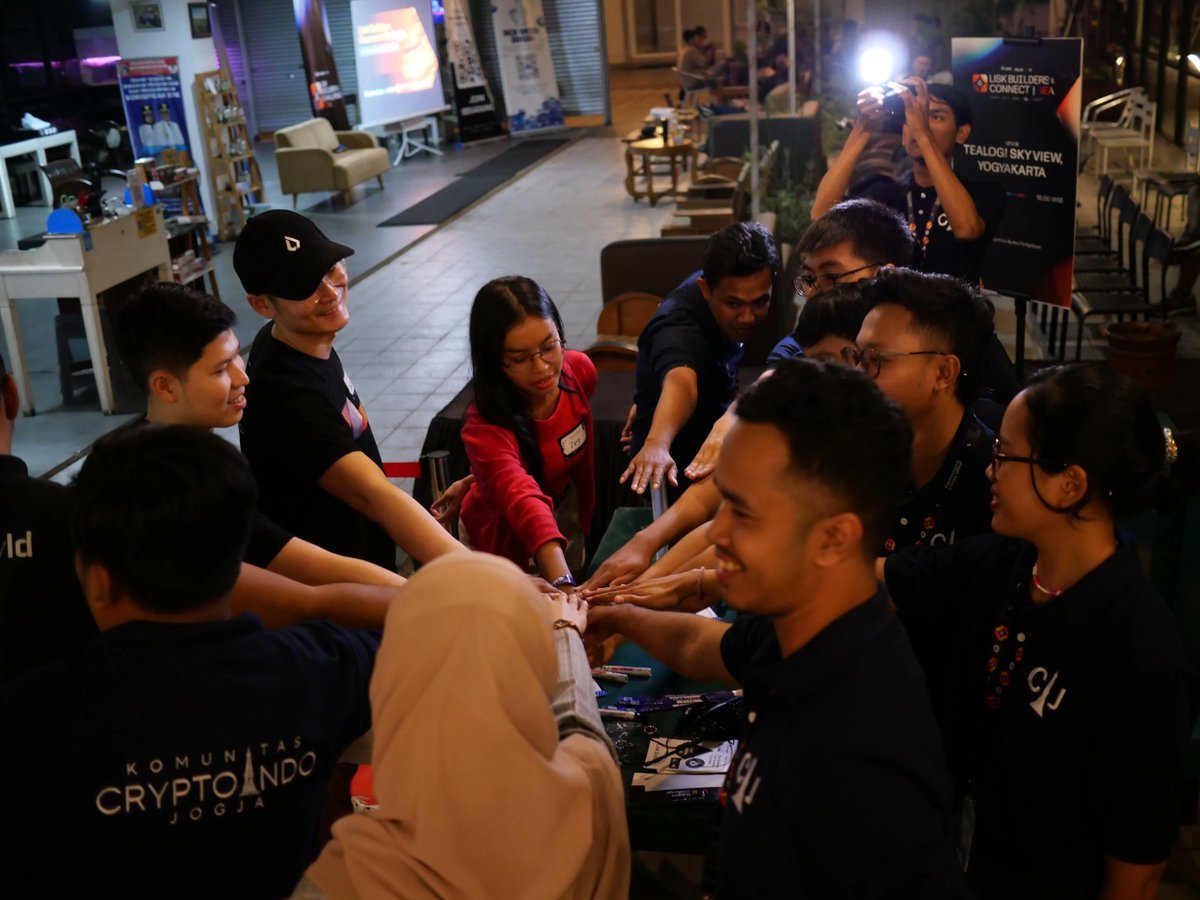 LiskSEA's tweet image. Last week in Yogyakarta & Solo, Indonesia 🇮🇩
The @LiskHQ Indonesia team hosted two events to dive deep into Lisk Builders Challenge Round 2, which included:
→ Developer Insights
→ Mentorships
→ Hackathon Tips
→ Entreprenurship in Web3
Indonesia is making waves 🌊