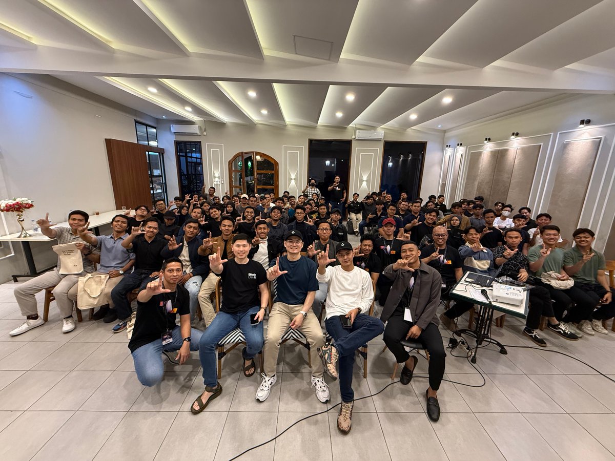 LiskSEA's tweet image. Last week in Yogyakarta & Solo, Indonesia 🇮🇩
The @LiskHQ Indonesia team hosted two events to dive deep into Lisk Builders Challenge Round 2, which included:
→ Developer Insights
→ Mentorships
→ Hackathon Tips
→ Entreprenurship in Web3
Indonesia is making waves 🌊