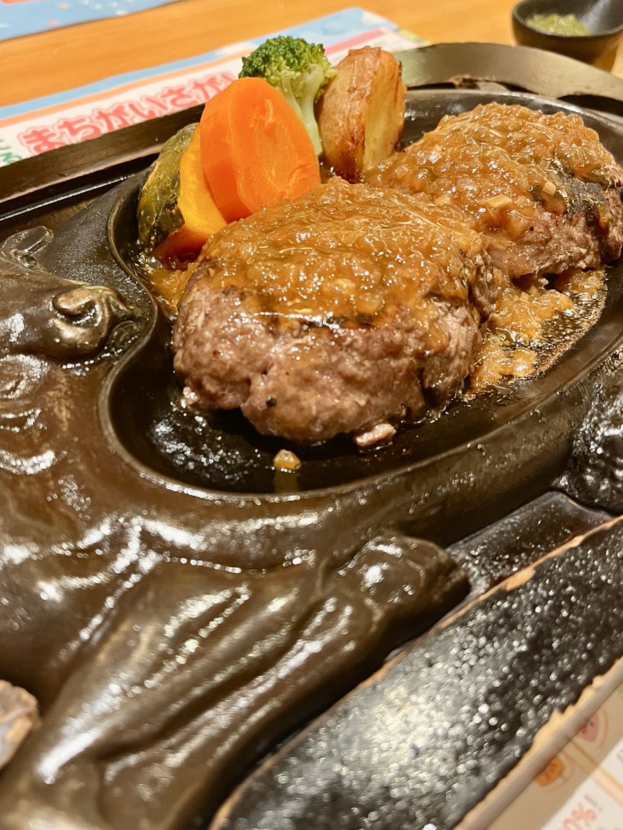 mb_calligraphy's tweet image. ナニワは朝〜イベント後も翌日も何も喉を通らないという豆腐メンタルを発揮したけど😱
今回は朝納豆ご飯食べたり、さわやかとかたこやきとかおいしくてすこやかだった🥰しらす丼こっちに載せるはずが間違えた
手ぶら女なのでおかまいなくと言いつつ、いただいた差入れありがたくいただきます🙇♀️感謝