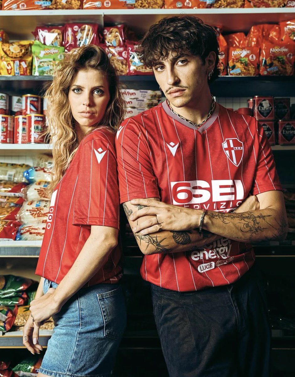 CalcioEngland's tweet image. 🔴⚪️ New threads for @PadovaCalcio in Serie B - love that pinstripe away shirt