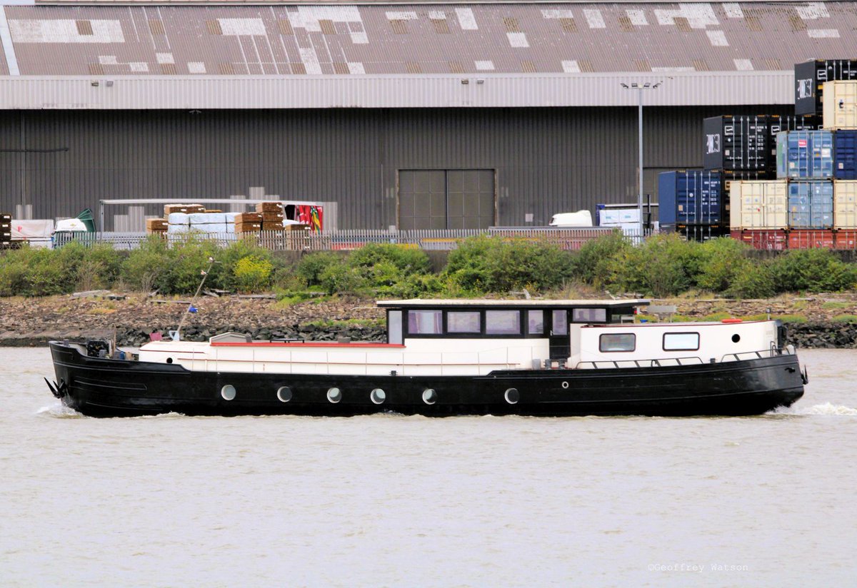 GeoffreyWatson2's tweet image. Houseboat Janine inbound for London 22/7/25.
For sale at £1.1m
Usually moored at Battersea