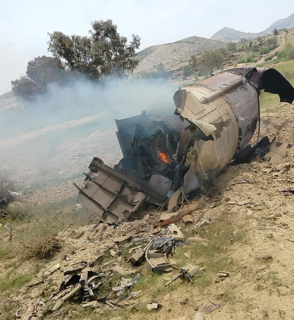 TheLegateIN's tweet image. Pakistani SPD's long range ballistic missile test fails.
Missile wreckage fell near a village in Dera Bugti district of Balochistan.