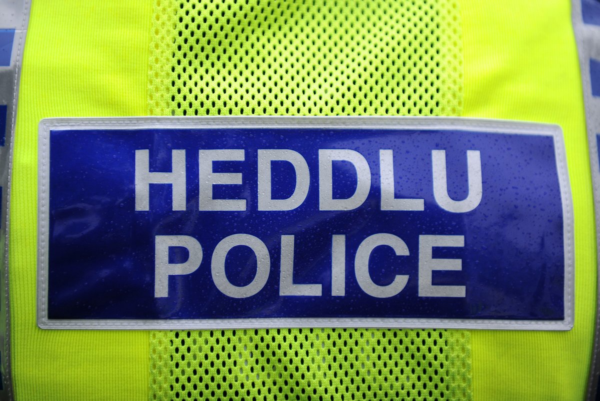 LBCNewsWales's tweet image. A 25-year-old man is in hospital after a suspected stabbing outside a bar in Newport in the early hours of Sunday morning.
Gwent Police say they are yet to identify a potential second victim.
