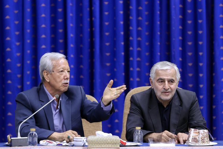 Rajanews_ir's tweet image. دیدار انتخاباتی پزشکیان با اعضای جبهه اصلاحات در وسط بحرانهای آب و برق!