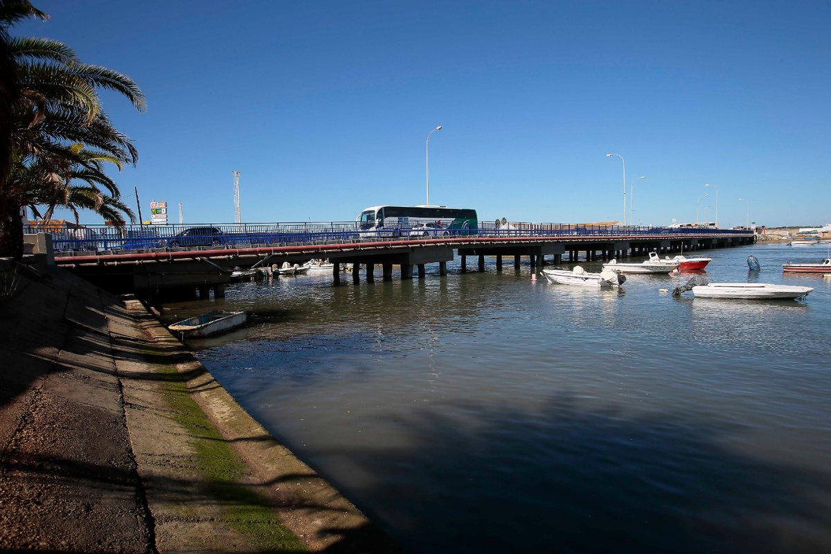 Rocío Díaz Jiménez (@rocio_diazj) on Twitter photo #Huelva y su provincia es una prioridad para el Gobierno de <a href="/JuanMa_Moreno/">Juanma Moreno</a>.
Adjudicamos las obras de rehabilitación del puente sobre el río Carreras en Isla Cristina, garantizando así la seguridad en el principal acceso al municipio.
¡Seguimos! #Huelva y su provincia es una prioridad para el Gobierno de <a href="/JuanMa_Moreno/">Juanma Moreno</a>.
Adjudicamos las obras de rehabilitación del puente sobre el río Carreras en Isla Cristina, garantizando así la seguridad en el principal acceso al municipio.
¡Seguimos!