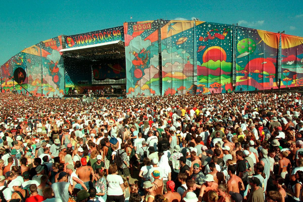 SVG__Collection's tweet image. On this day in 1999 Woodstock '99 music festival begins at Griffiss Park, Rome, New York.
It’s attended by 200,000, it ends early due to violence.