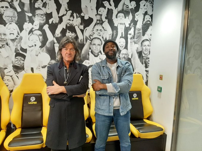 talkSPORT2's tweet image. PODCAST-Fight Night Extra π₯
Join @ade_oladipo1 & @GarethADaviesDT
π Usyk dismantles Dubois at Welbley
π Dubois pre fight party scrutinised
π Josh Taylor tells us why he's retiring age 34
π§ play.acast.com/s/fight-night