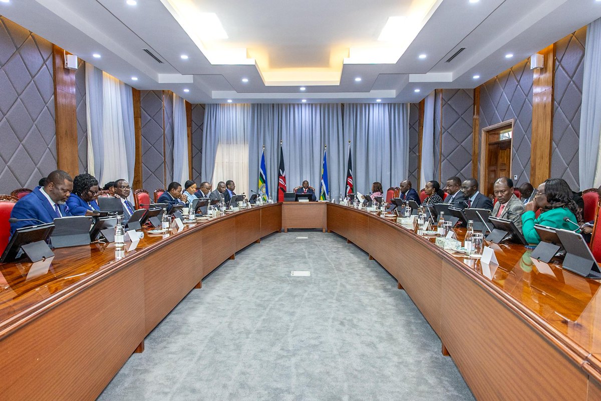 DeboraBarasa's tweet image. Joined fellow Cabinet colleagues today at Karen Residence for a Cabinet Committee meeting on Governance, Social Sector & Public Admin, chaired by DP @KindikiKithure.
We discussed key legislative, policy, & programme proposals set for Cabinet review.
#Governance #PublicService…