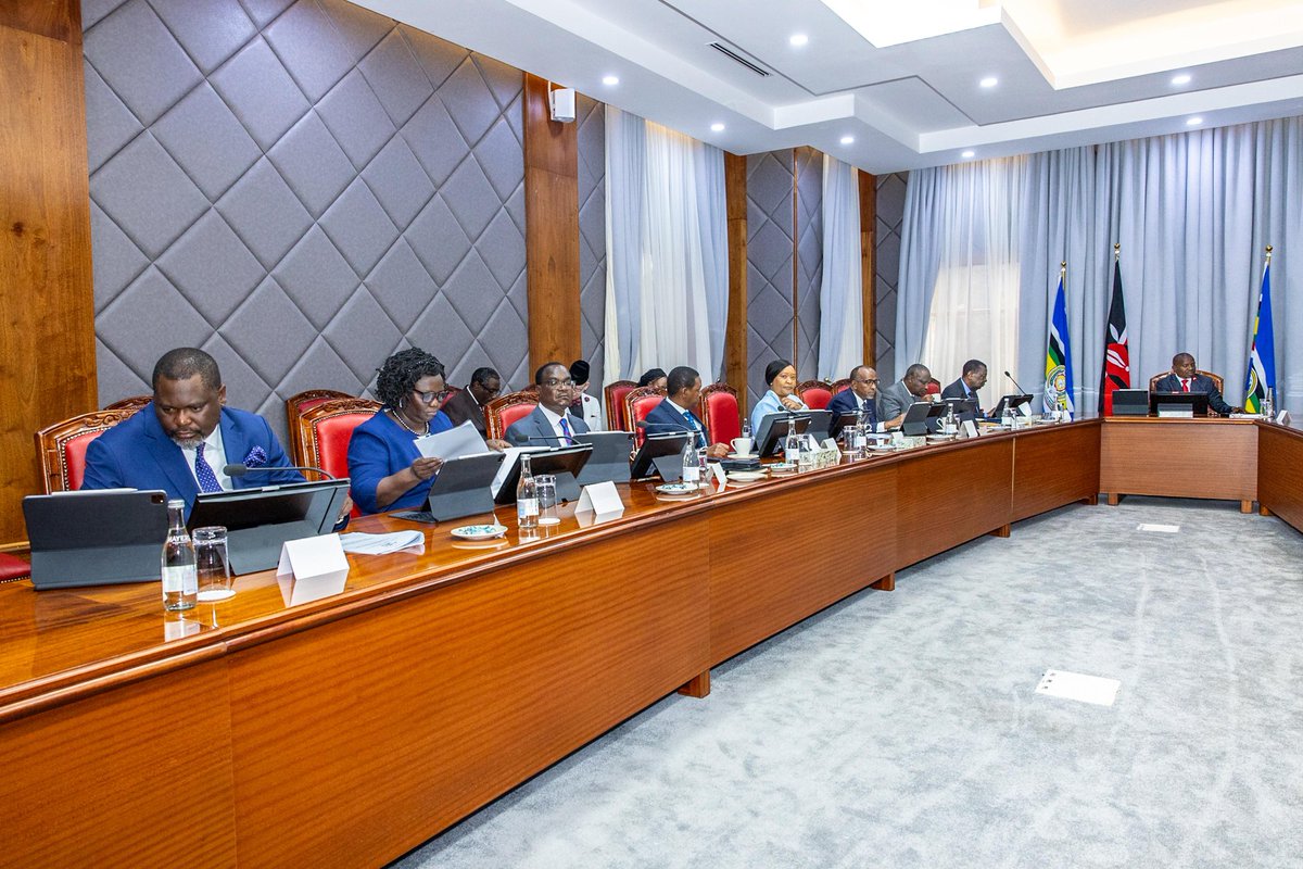 DeboraBarasa's tweet image. Joined fellow Cabinet colleagues today at Karen Residence for a Cabinet Committee meeting on Governance, Social Sector & Public Admin, chaired by DP @KindikiKithure.
We discussed key legislative, policy, & programme proposals set for Cabinet review.
#Governance #PublicService…