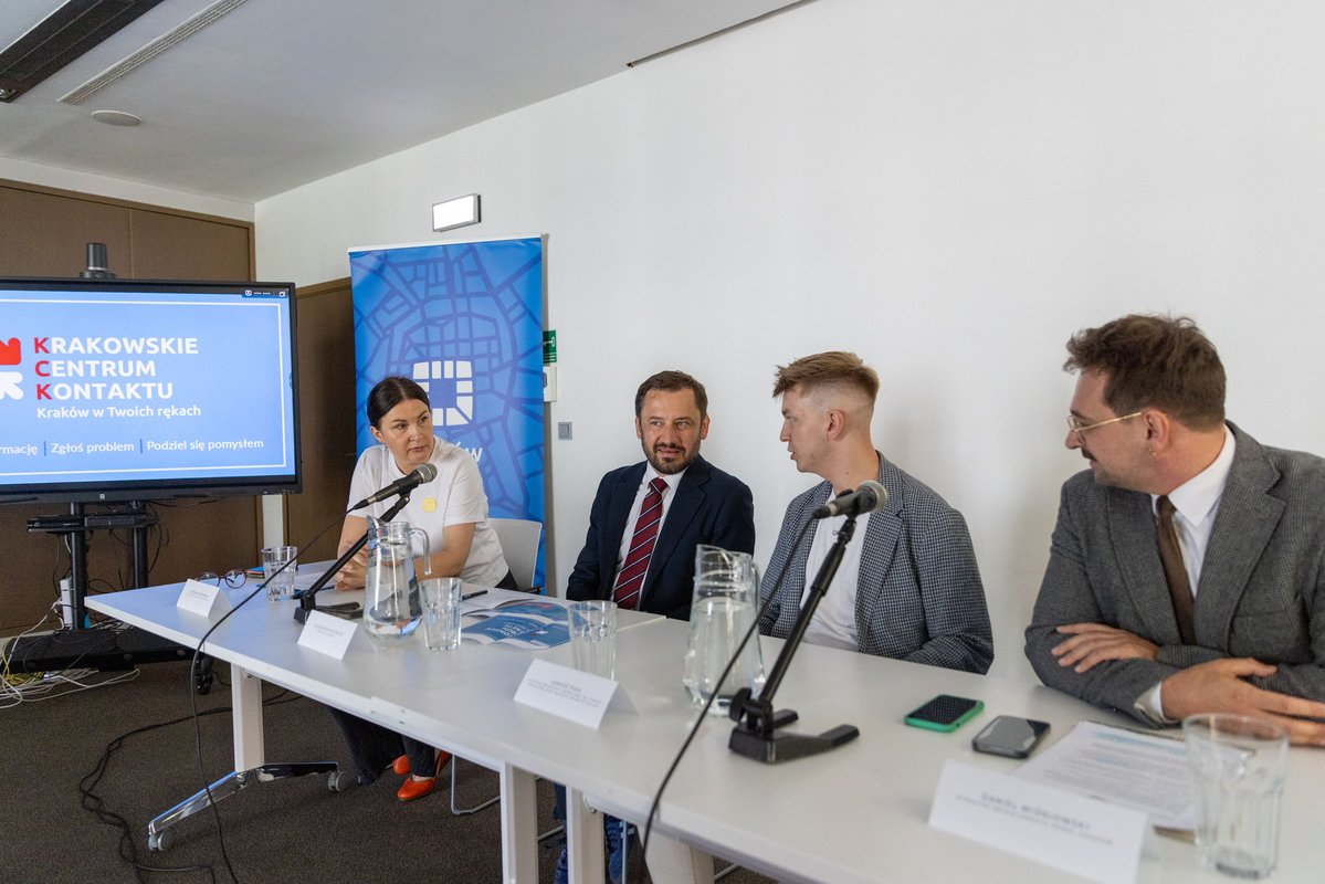 Miszalski_'s tweet image. Kraków coraz bliżej mieszkańców!
W pierwszym półroczu 2025 roku Krakowskie Centrum Kontaktu przyjęło rekordową liczbę Waszych zgłoszeń i pomysłów. Skutecznym działaniem miasta zakończyło się aż 83% interwencji, a ponad 50% pomysłów mieszkańców jest wdrażanych w życie.
Infolinia…