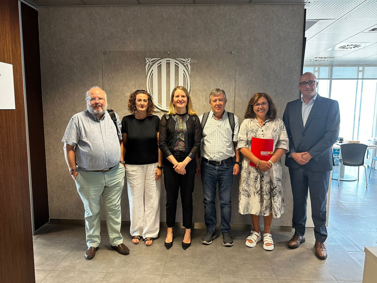 Ahir ens vam reunir amb <a href="/ccoocatalunya/">CCOO de Catalunya</a>. Vam parlar de la gent gran, la immigració, la Renda Garantida de Ciutadania, l’Ingrés Mínim Vital i l'estat de l’equiparació salarial, entre altres temes. Continuem treballant per garantir drets i igualtat per a tothom.