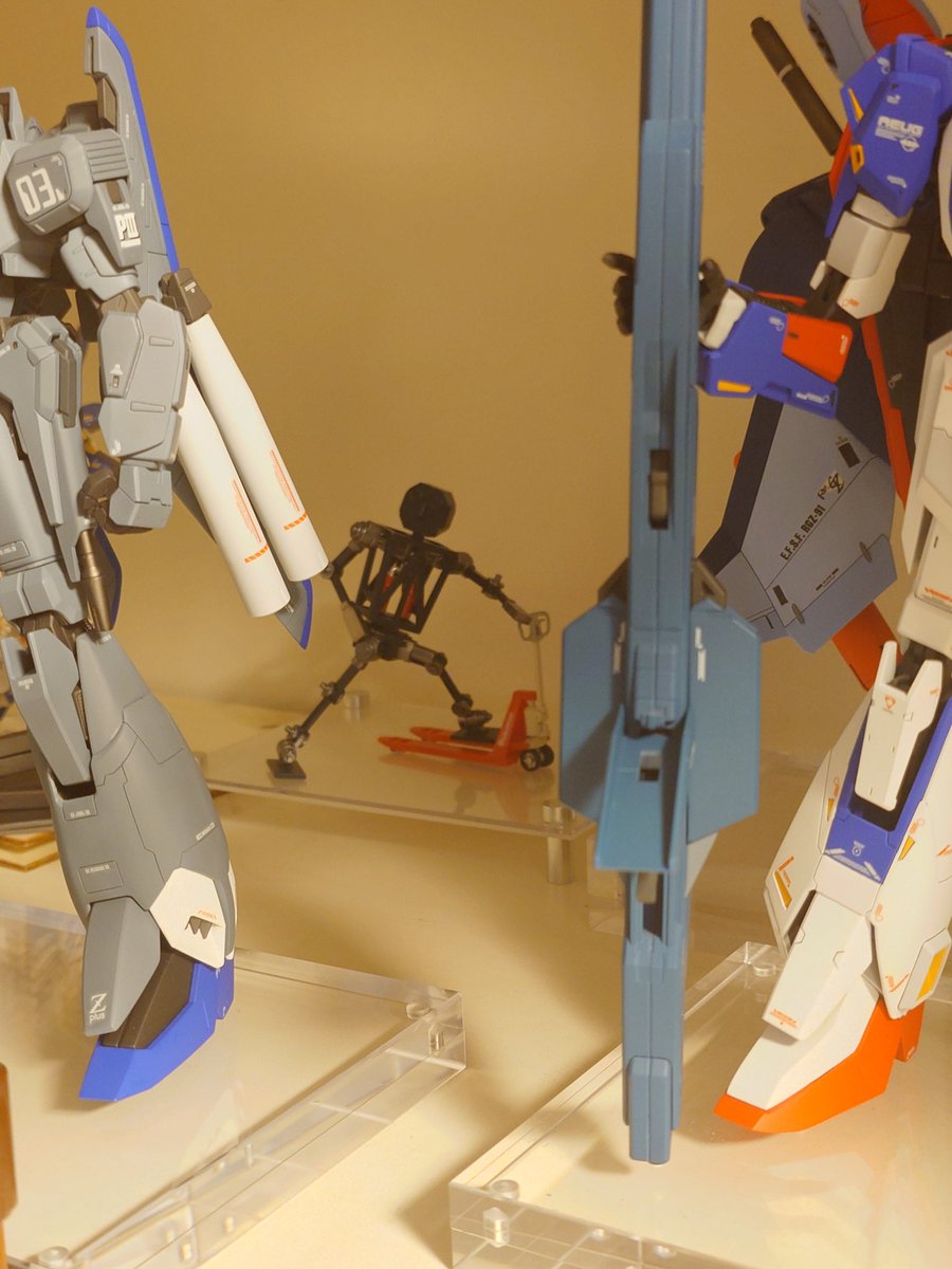 hit1091's tweet image. これから先の展示会ではちゃんと模型してる人アピールしたいから君はもう連れていけんのよ
