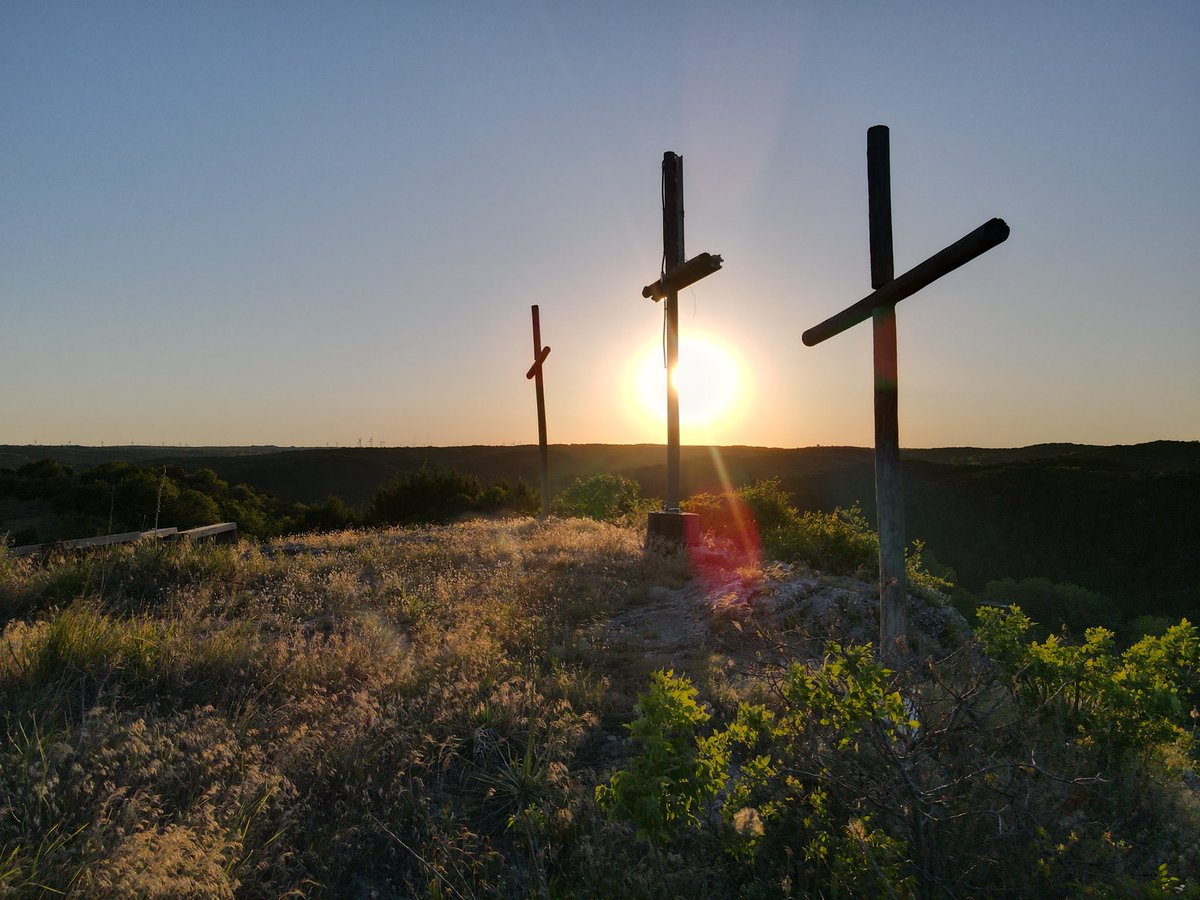 TParaclete's tweet image. Morning patriots. God bless you and your families. Drone shots off the side of a mountain in OK. Have a blessed Taco Tuesday. 🙏🏻🌮💪🏻🇺🇸👊🏻