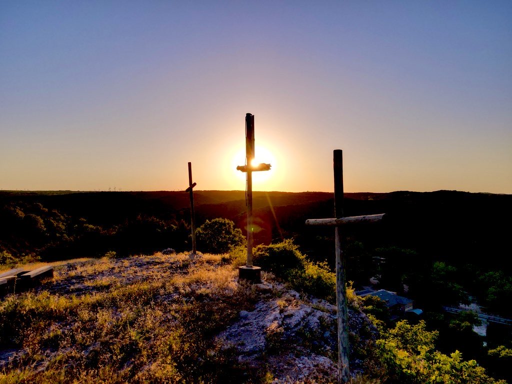 TParaclete's tweet image. Morning patriots. God bless you and your families. Drone shots off the side of a mountain in OK. Have a blessed Taco Tuesday. 🙏🏻🌮💪🏻🇺🇸👊🏻