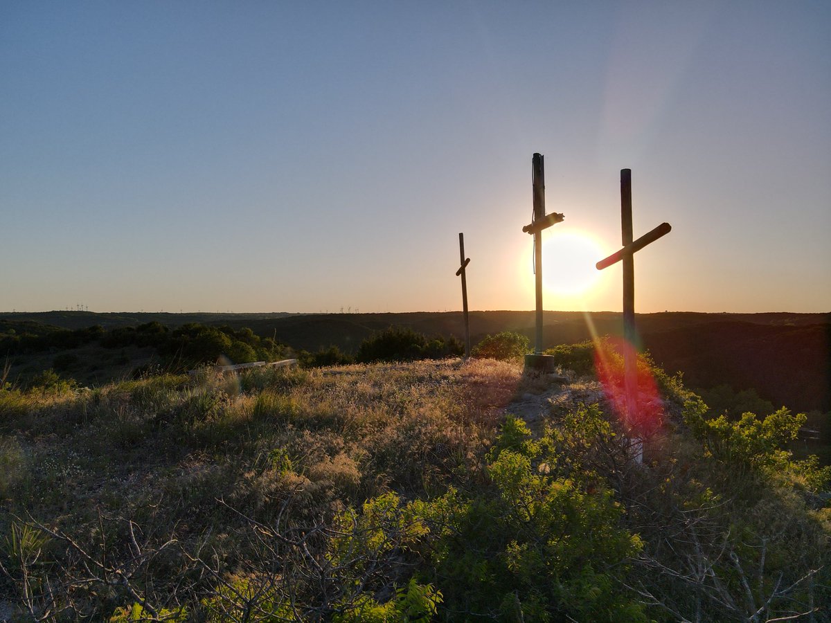 TParaclete's tweet image. Morning patriots. God bless you and your families. Drone shots off the side of a mountain in OK. Have a blessed Taco Tuesday. 🙏🏻🌮💪🏻🇺🇸👊🏻