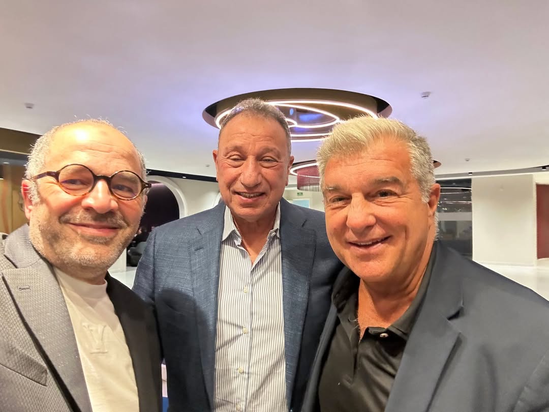 الكابتن محمود الخطيب يلتقي بخوان لابورتا رئيس نادي برشلونة 📸