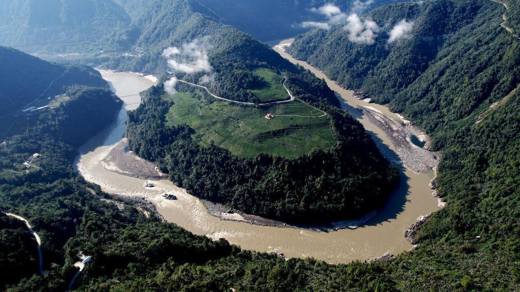 SamvadaWorld's tweet image. #YarlungTsangpoDam Hydro-Hegemony: China Using Water as a Weapon?
- World’s largest hydropower dam on the Yarlung Tsangpo River project will have five cascade hydropower stations and is estimated to produce 300 million megawatt hours of electricity every year.
-…