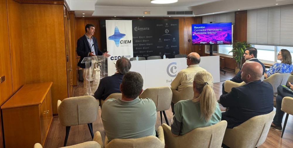 Infraestructuras, Transporte y Vivienda (@infra_ext) on Twitter photo La <a href="/Junta_Ex/">Junta de Extremadura</a> subraya que aún queda por decidir más de un tercio del trazado del AVE Badajoz-Madrid
ℹ️ Más información:
juntaex.es/w/ferroviaria La <a href="/Junta_Ex/">Junta de Extremadura</a> subraya que aún queda por decidir más de un tercio del trazado del AVE Badajoz-Madrid
ℹ️ Más información:
juntaex.es/w/ferroviaria