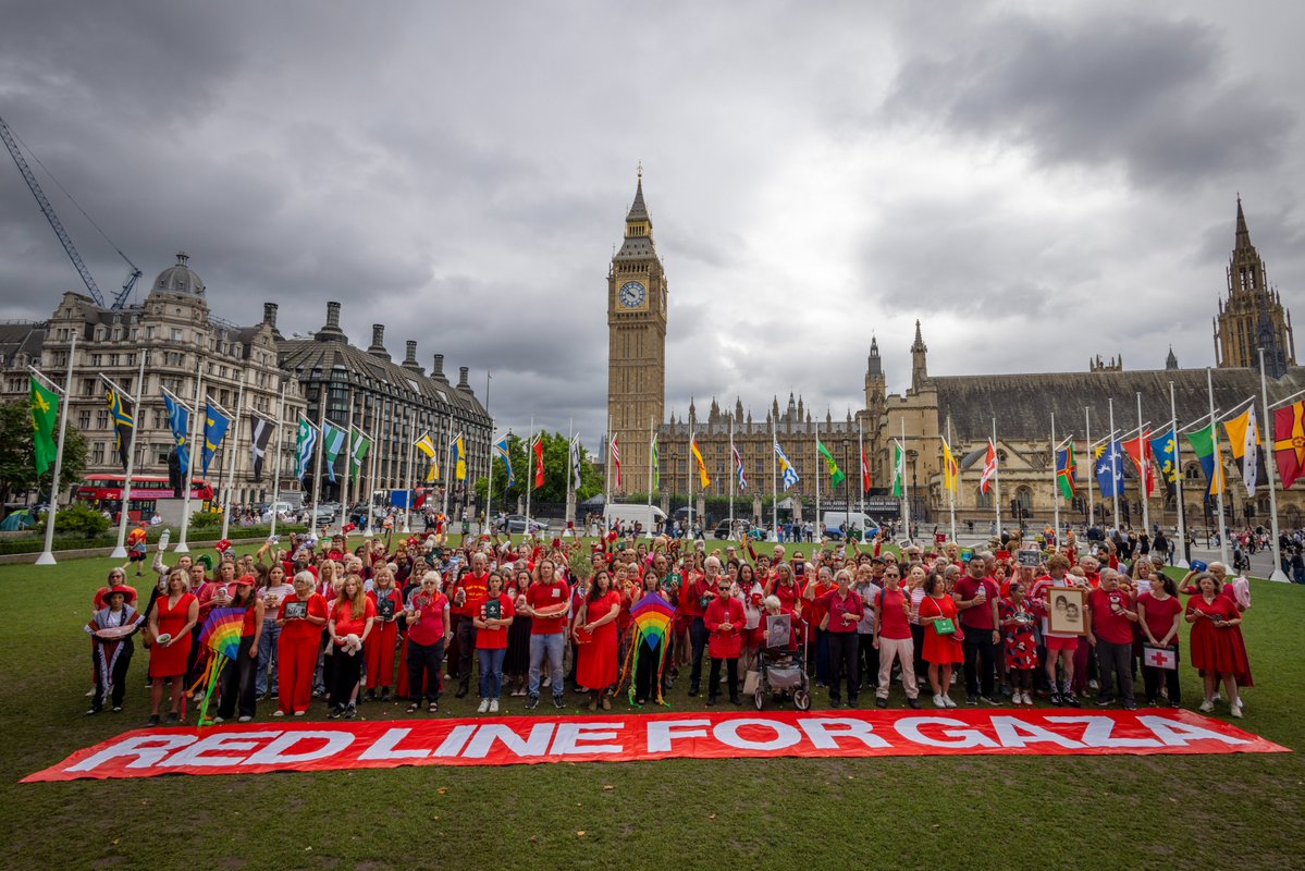 oxfamgbpress's tweet image. PHOTOS: 200 members of the public travelled to Parliament to demonstrate that they stand united against the atrocities being inflicted on people in #Gaza and demand that the UK government takes action to end their complicity in these crimes. 👉oxfamint.resourcespace.com/pages/search.p…
