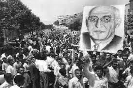 ArdeshirArjmand's tweet image. قیام سی تیر روز پیروزی ملت در نبرد همزمان با استعمار و استبداد به رهبری قهرمان ملی ایران، دکتر مصدق بود : «چگونه ممکن است خون ایرانی در عروق کسی جاری باشد و مداخله اجنبی در امور وطن را تحمل کند. »
#نجات_ایران
#رفراندم_قانون_اساسی
#نه_به_مداخله_نه_به_استبداد