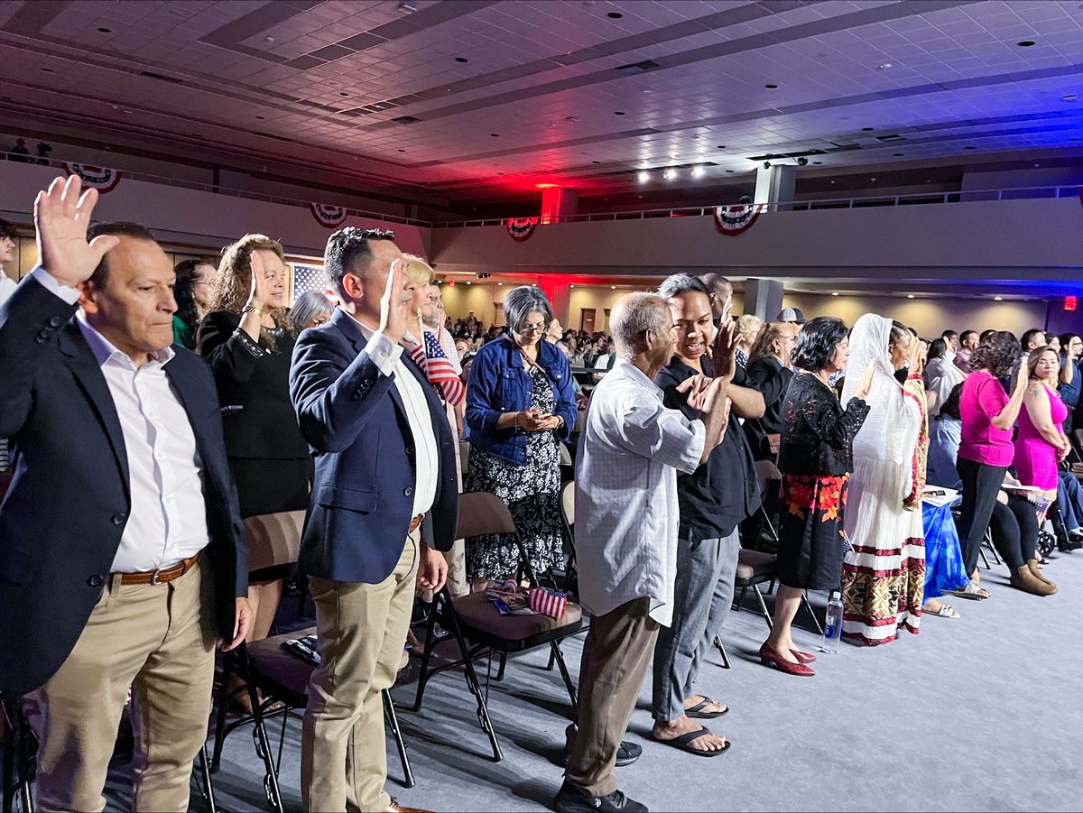 USCIS's tweet image. It was a breathtaking moment for these individuals as they became #NewUSCitizens in Mesa, Ariz. Congratulations for completing the journey to U.S. citizenship the lawful and right way.