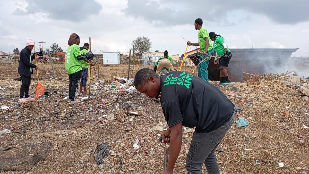 NxumaloZwe's tweet image. The team in Ward 8 Newcastle are engaged in a clean up campaign of their Ward as they prepare for their branch launch this weekend.