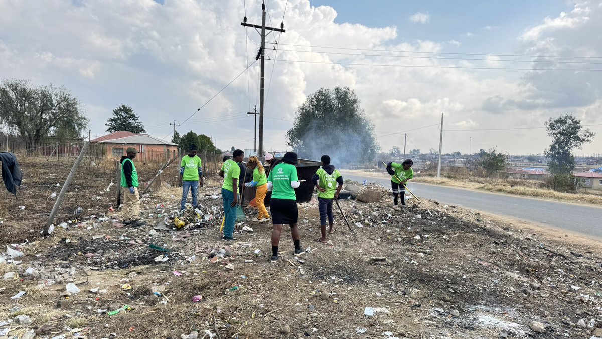 NxumaloZwe's tweet image. The team in Ward 8 Newcastle are engaged in a clean up campaign of their Ward as they prepare for their branch launch this weekend.