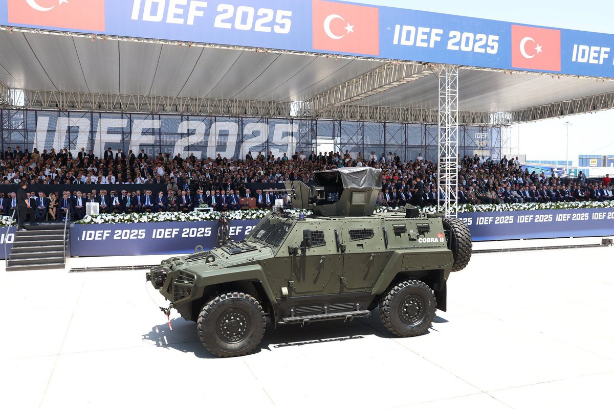 akaraismailoglu's tweet image. Cumhurbaşkanımız Sn. @RTErdogan’ın teşrifleriyle gerçekleştirilen 17. Uluslararası Savunma Sanayii Fuarı IDEF 2025 Açılış Töreni’ne katılım sağladık.
Türkiye savunma sanayisinde de; artık sadece bir pazar değil geliştiren, yön veren ve şekillendiren söz sahibi bir aktördür.…