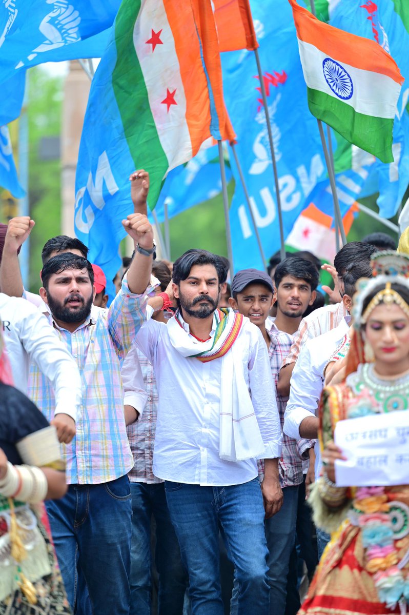 प्रदेश में छात्र संघ चुनाव को बहाल करने को लेकर जेएनवीयू छात्र प्रतिनिधि महेन्द्र चौधरी एवं राजस्थान विश्वविद्यालय छात्र प्रतिनिधि अभिषेक रॉयल के द्वारा निकाली जा रही #छात्र_चेतना_यात्रा के शुभारंभ कार्यक्रम में शामिल हुआ।

छात्र संघ चुनाव लोकतंत्र की पहली एवं महत्वपूर्ण सीढ़ी