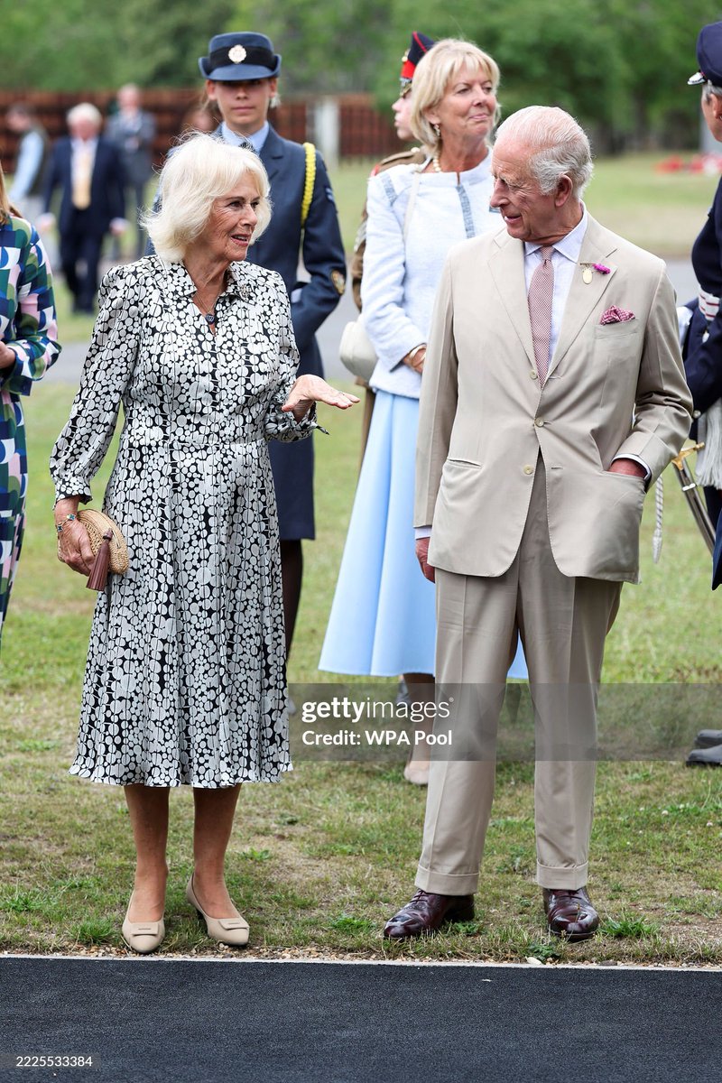 nocontxtcamilla's tweet image. The King and Queen during their visit to The National Stud in Newmarket.  #TheseTwo