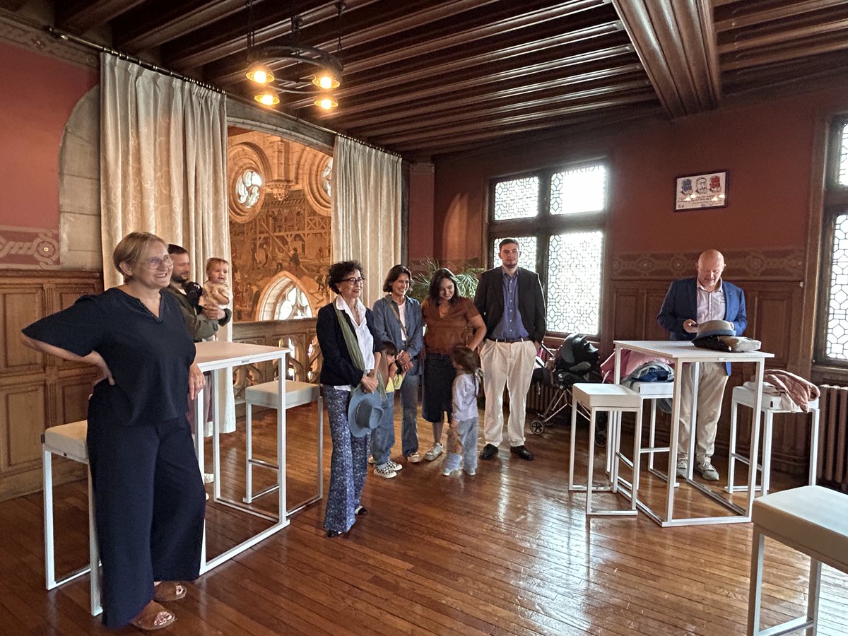 VilleArras's tweet image. 🎖Ce matin Frédéric Leturque a remis la médaille d&apos;or de la Ville à à Hamed Cheniti, proviseur du lycée Guy-Mollet d&apos;Arras
👉 Une reconnaissance de l&apos;engagement de M. Cheniti tant au niveau associatif et sportif qu&apos;en faveur de l&apos;éducation et de la formation