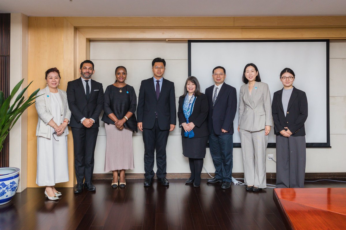 UNICEFChina's tweet image. UNICEF RD @JuneUNICEF met DDG Zhao Chunfeng, Department of Int'l Trade and Economic Affairs of @MOFCOM_China.
June appreciated MOFCOM's support for UNICEF programme in China as well as humanitarian support for children around the world in areas such as health, nutrition & WASH.