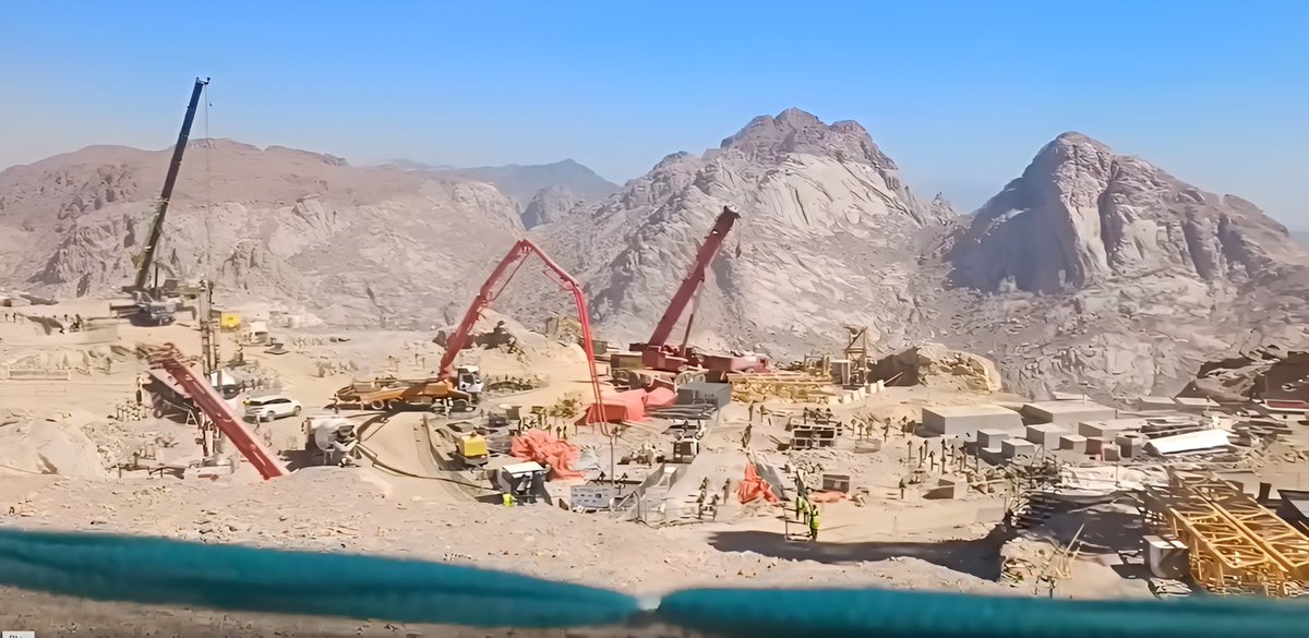 restitutorII's tweet image. 🇸🇦
Arabie Saoudite: L’Arabie saoudite a accéléré les travaux du complexe de ski de Tabouk pour qu’il soit prêt à accueillir les Jeux asiatiques d’hiver de 2029.