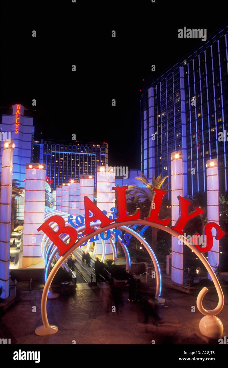 ATXVegasFan's tweet image. The @CrapVegas podcast was discussing things gone from Vegas that you wish were still there. The entrance of old Bally’s was brought up. I can’t agree more. Was it outdated and corny…sure, but that’s what made it great. I feel Caesars dropped the ball (imagine that) with the…
