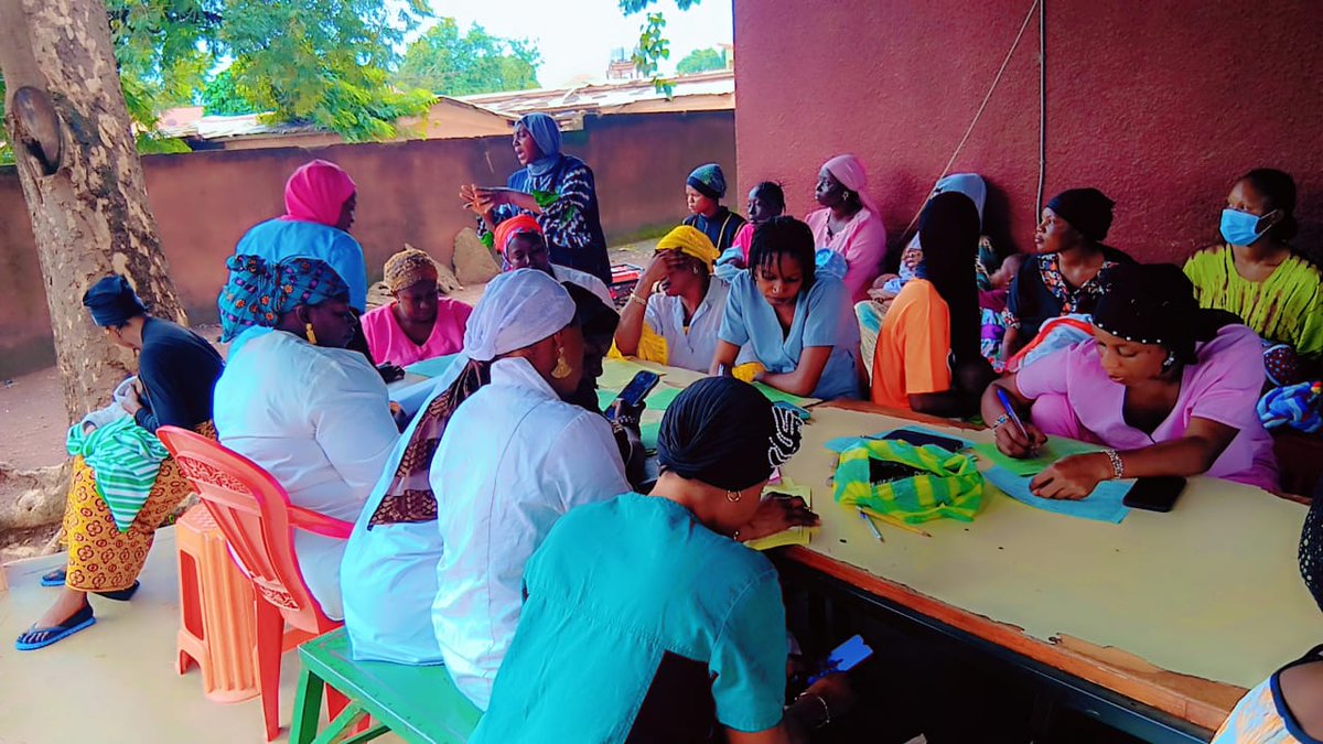 Sevguinee's tweet image. Sensibilisation sur le VIH/Sida et le paludisme au centre de santé Bolibana, Siguiri. Cette activité a réuni 36 femmes, toutes bénéficiaires du dispositif SOFIA, dans le cadre du projet d’accompagnement des femmes enceintes, financé par @EF_LINITIATIVE
