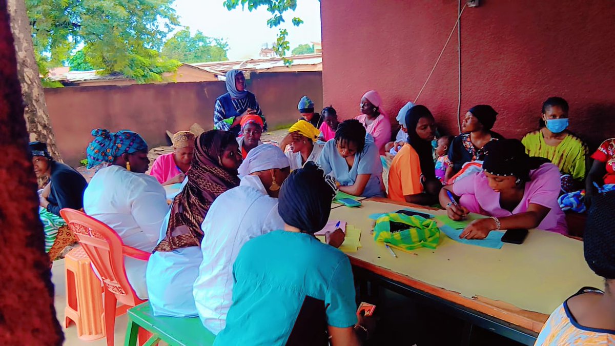 Sevguinee's tweet image. Sensibilisation sur le VIH/Sida et le paludisme au centre de santé Bolibana, Siguiri. Cette activité a réuni 36 femmes, toutes bénéficiaires du dispositif SOFIA, dans le cadre du projet d’accompagnement des femmes enceintes, financé par @EF_LINITIATIVE