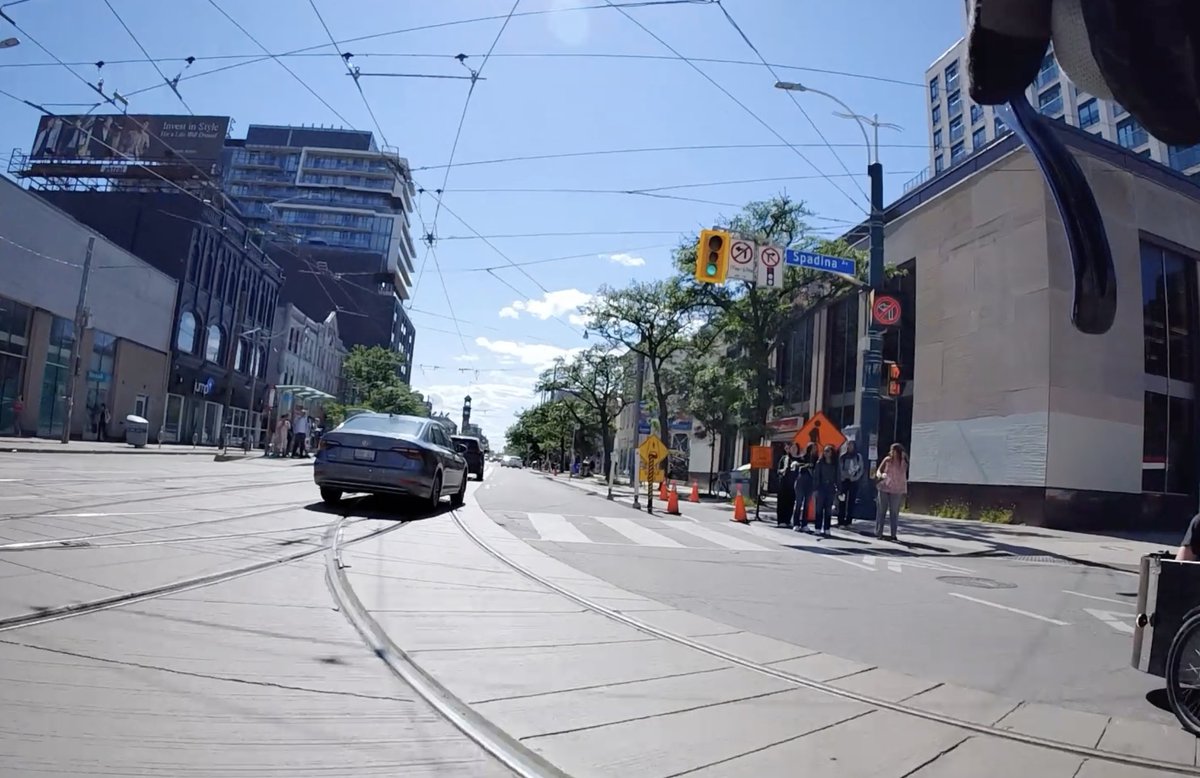 StephJokisch's tweet photo. Some great bike lane construction management by @cityoftoronto again @TheBikingLawyer @CycleToronto College > Spadina > Bathurst https://t.co/ikPLmNVCT8