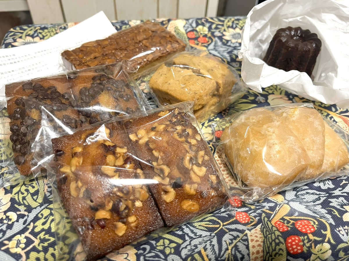 saYuki_s_'s tweet image. 石川・金沢を初訪問したので、念願のビアンベイクさんに行ってきた!
遠かったけど冷凍じゃないお菓子が食べれて嬉しい、石川まで行った甲斐がありました…✨頑張って愛媛まで持って帰りました🍪
閉店ギリギリに駆け込んですみません🙇♀️