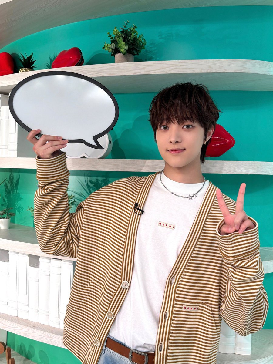 EJくんまとめ 昨日DayDay.に出演したEJくんの着用 アイテム🍊かわいい！と思っていた