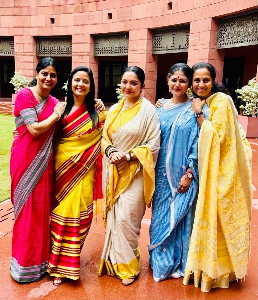 MahuaMoitra's tweet image. Girl gang at Monsoon session
With @supriya_sule @AnupriyaSPatel @MaliahJune @sayani06 - wearing @biswabangla15 proudly