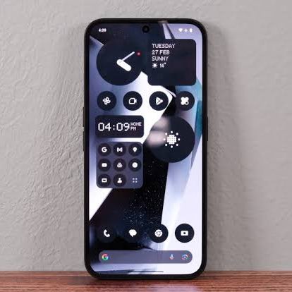 durreadan01's tweet image. I spent some time with a Nothing Phone today and was surprised by how nice the software is.
Key system areas like the Home Screen and control center were familiar, clean, but still had a unique touch.
Maybe if I buy one, NothingOS could be my top 2 Android skin. 👀