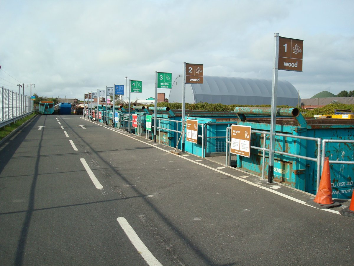 DurhamCouncil's tweet image. Are you having a clear out this weekend?   

Don&apos;t forget to check our website for opening times of your local Household Waste Recycling Centre, emergency closures and more info: ow.ly/9CAi50UAVwI