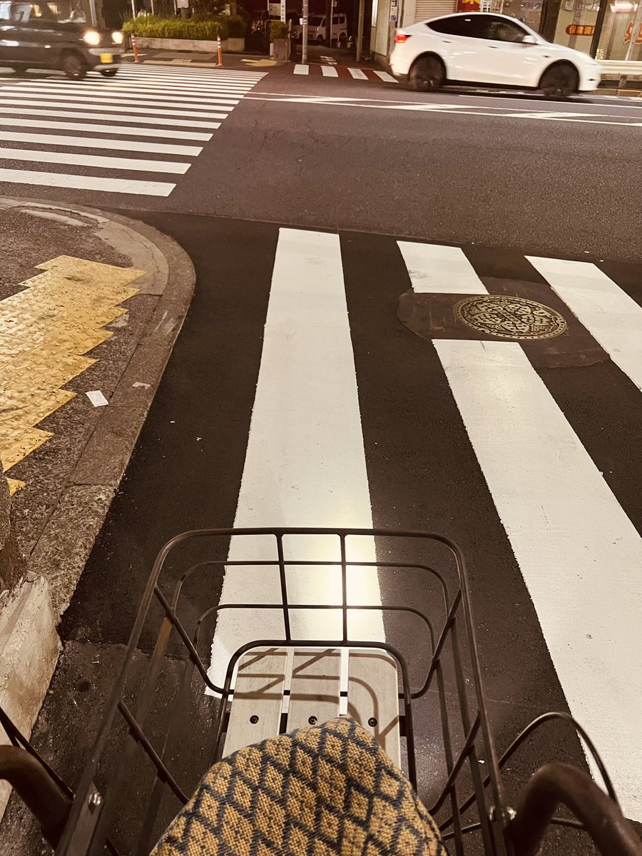 tanac2e's tweet image. 蕎麦屋の帰り。
気温27℃
昼よりぜんぜんまし、