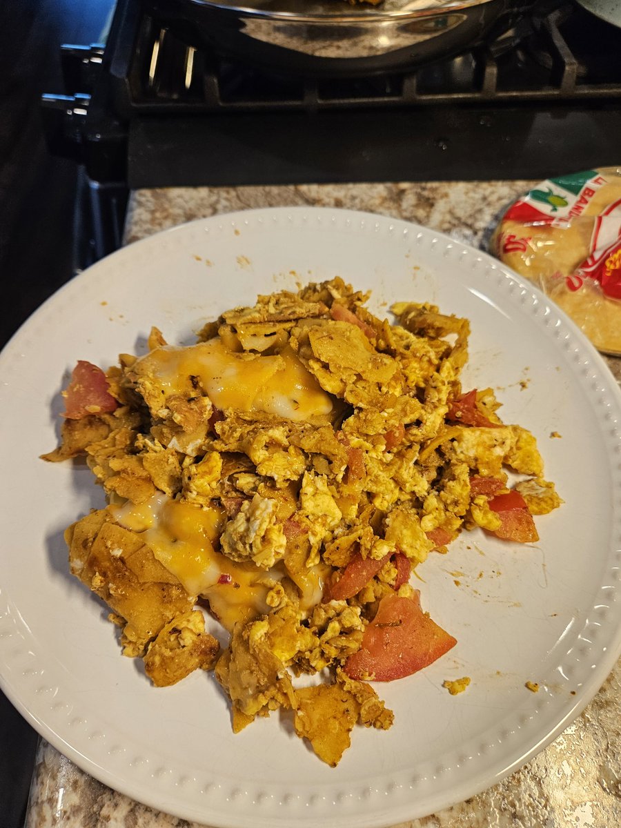 NW_Indiana_Eats's tweet image. Hmmm.....what can I do with a leftover tomato?
Oh! I know!! Chilaquiles! 馃敟馃敟馃敟