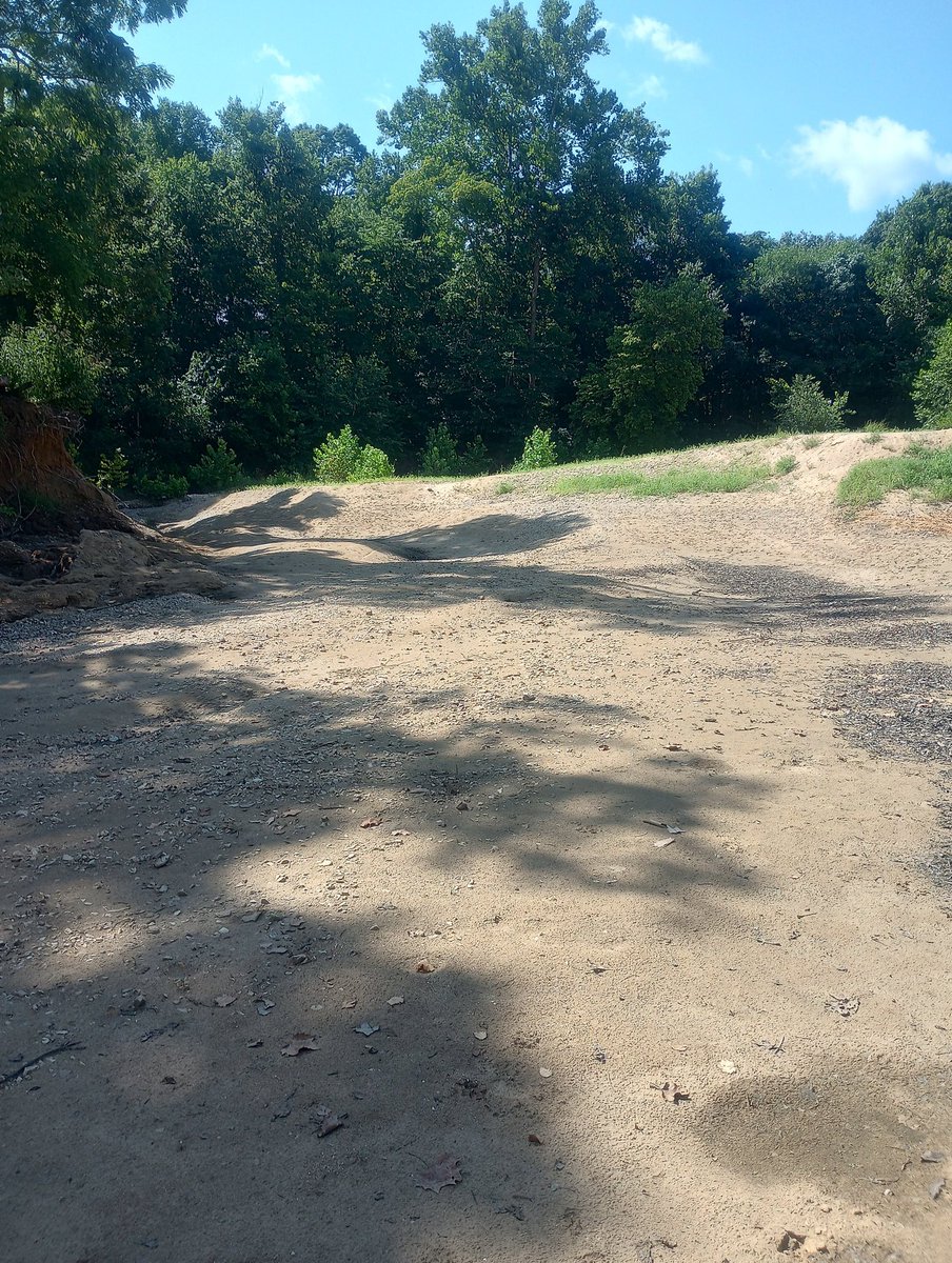 HemmerleinLee's tweet image. We have a larger dry creek bed that runs about 5 months out of the year that borders and cuts through the farm about a quarter of a mile stretch. It makes for some of the best areas to search for rocks.