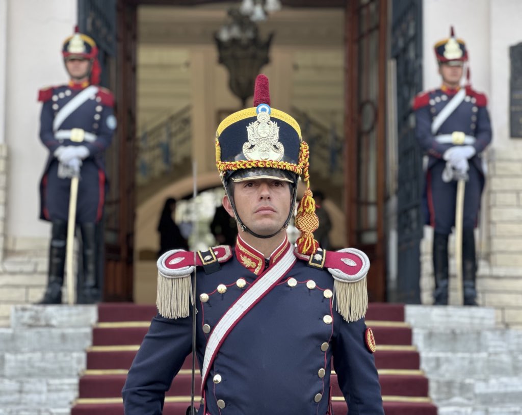 Granaderosarg's tweet image. ¡Buen martes para todos! 🇦🇷 🐴#BuenMartes #FelizMartes #HerederosDelLibertador #UnRegimientoConHistoria #SomosHistoriaViva #Granaderos