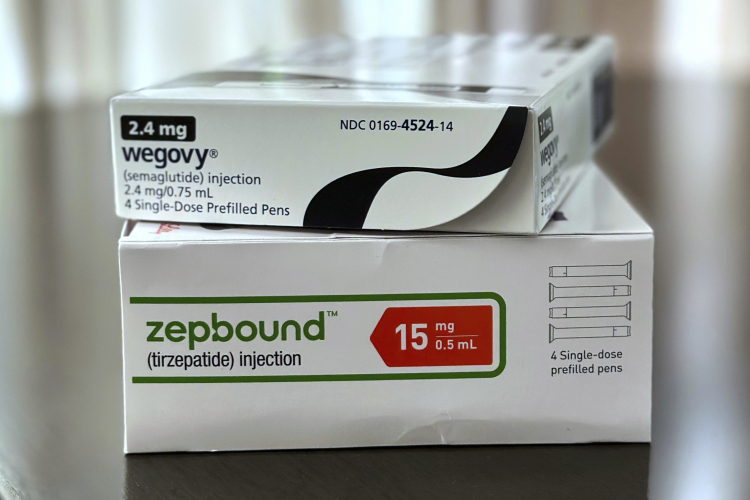 RCScience's tweet image. GLP-1s are wonder drugs... until you stop taking them. "Eight weeks. That’s how long it takes, on average, for the pounds to begin creeping back after someone stops taking the world’s most promising weight-loss drugs." via @ZMEScience realclearscience.com/2025/07/22/oze…