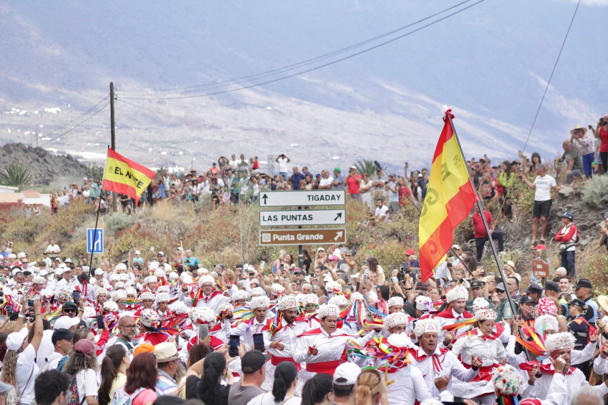 👉🏽 Nuestros cargos públicos acompañan en los traslados de la Virgen de Los Reyes en su LXXI Bajada de la Virgen de Los Reyes.