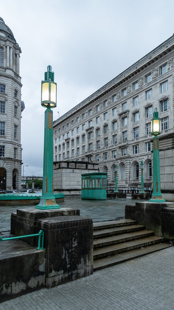 LiverpoolVista's tweet image. Art Deco Liverpool.
Photographing Liverpool first thing in the morning. Even when it’s damp and grey, it reminds me why I love this city so deeply. Weather doesn't matter.